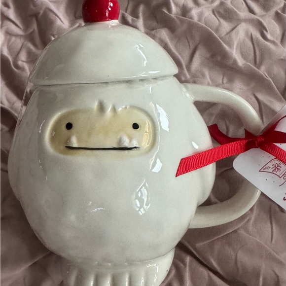 CHRISTMAS WINTER HOLIDAY YETI SNOW MONSTER COFFEE MUG W/ TOPPER - Picture 4 of 4